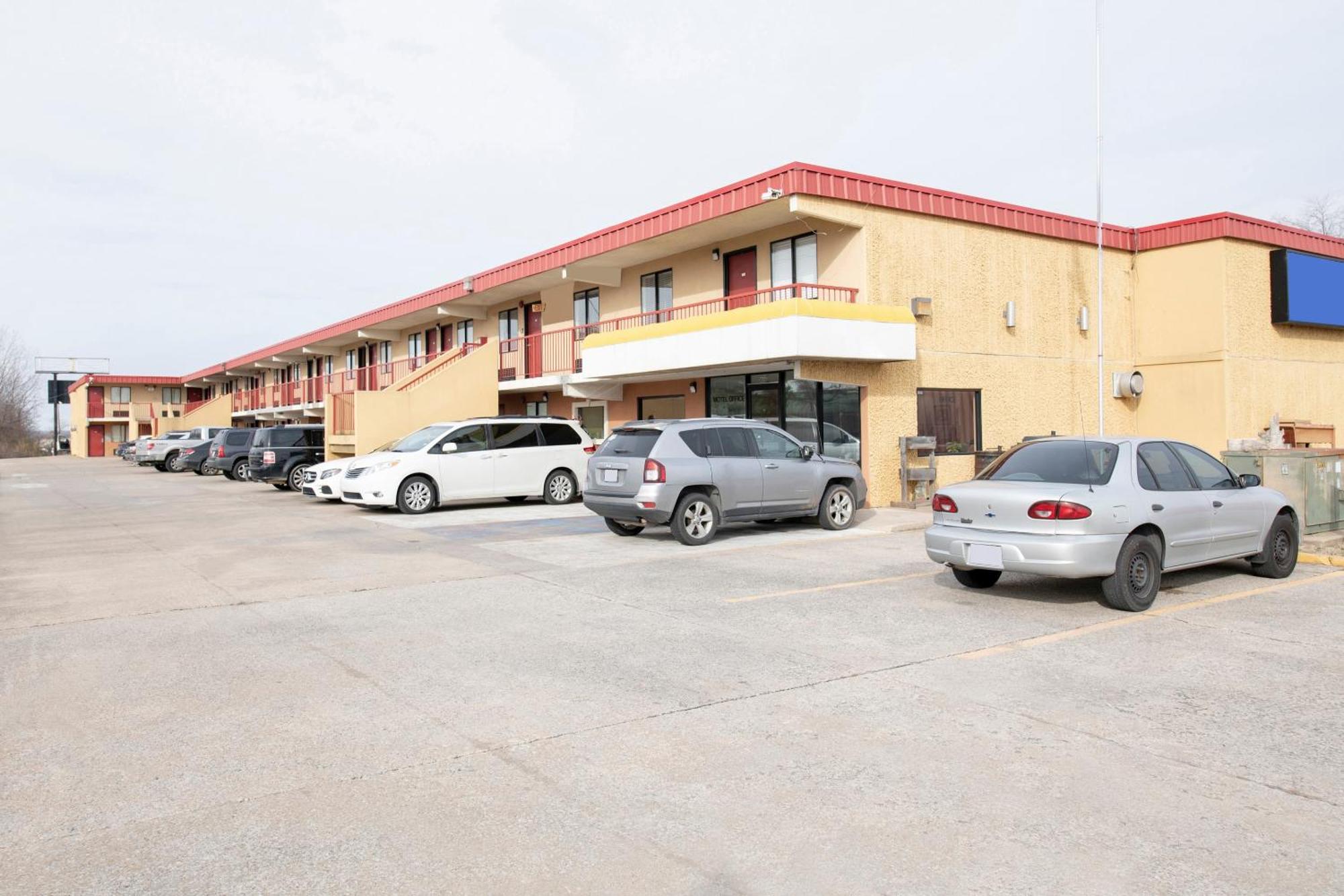 Oyo Hotel Tulsa International Airport מראה חיצוני תמונה