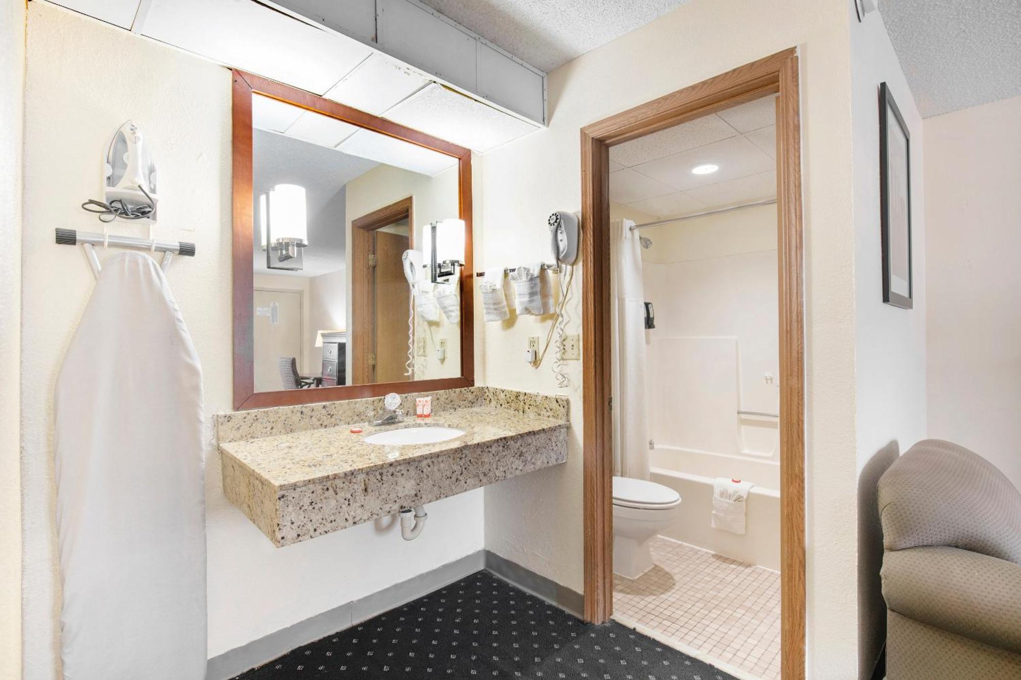 Oyo Hotel Tulsa International Airport מראה חיצוני תמונה